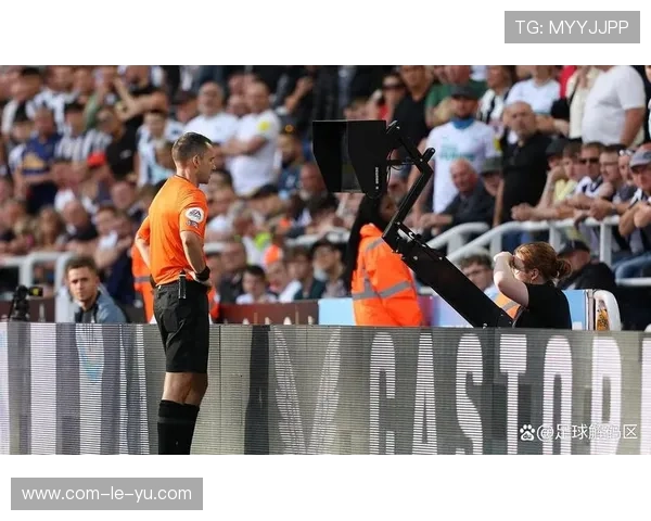 英超裁判执法尺度解读,争议判罚频发原因探究 英超裁判执法尺度解读,争议判罚频发原因探究