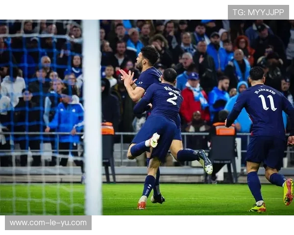 法甲巴黎圣日耳曼客场战胜洛里昂,继续领跑积分榜 法甲巴黎圣日耳曼客场战胜洛里昂,继续领跑积分榜