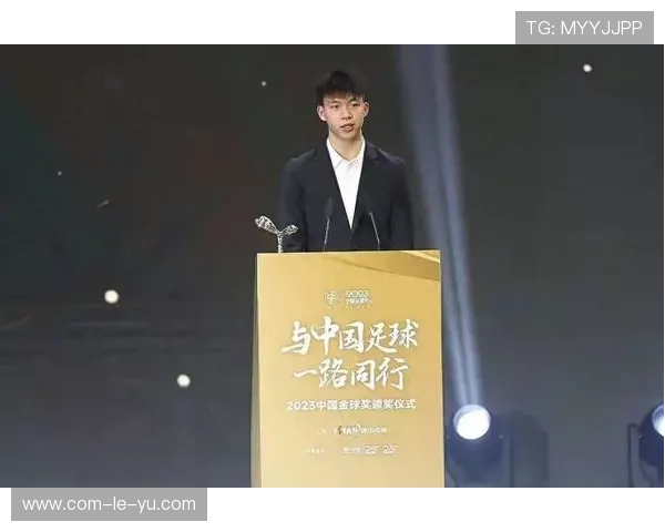 王钰栋荣膺最佳青年球员，本土射手王引发留洋猜想