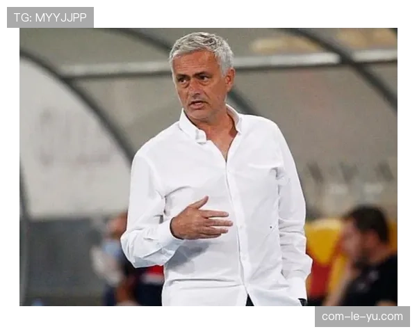 终场哨响，莱万多夫斯基重返安联球场与旧友寒暄